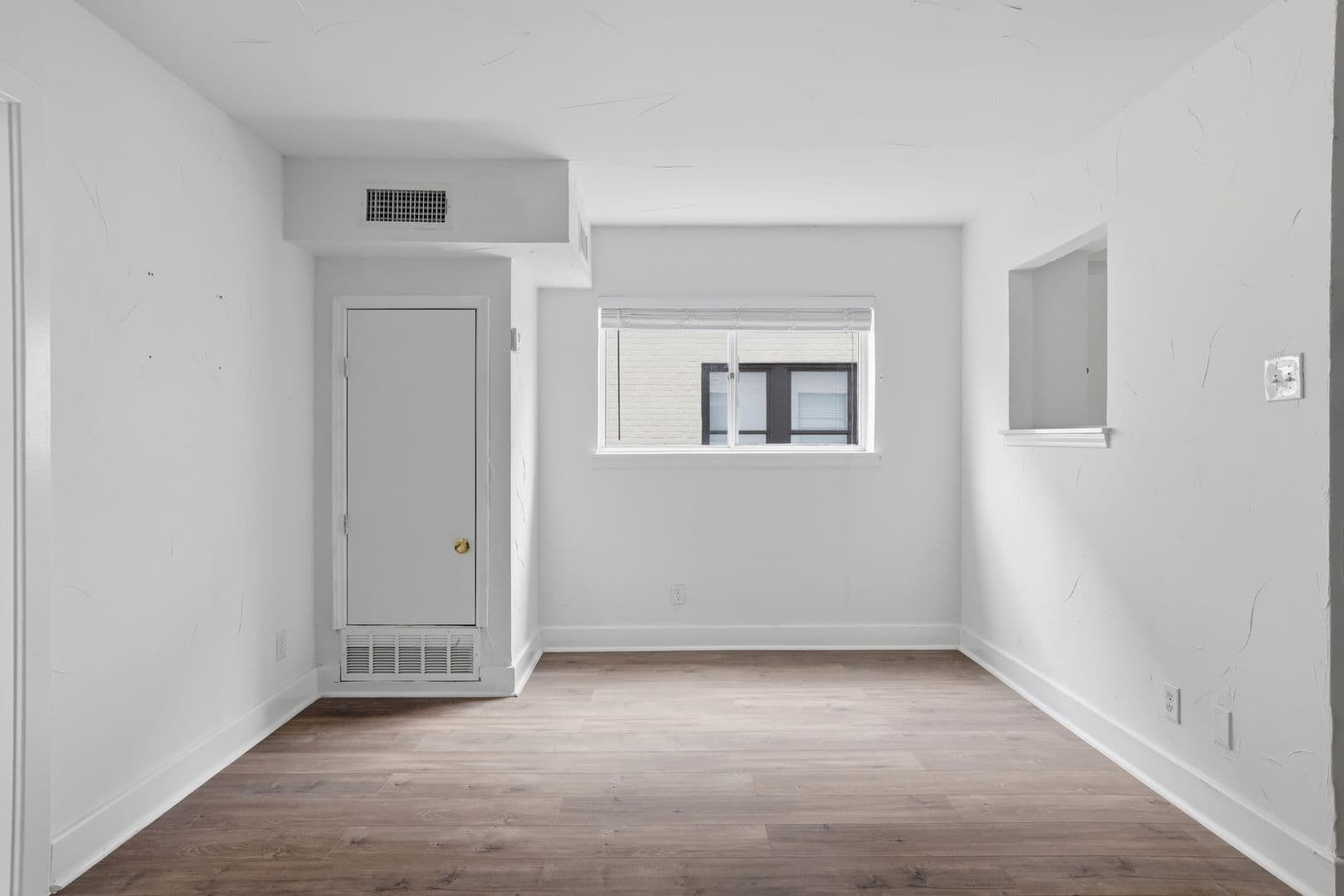 Dallas Apartment: 2313 N. Fitzhugh Ave