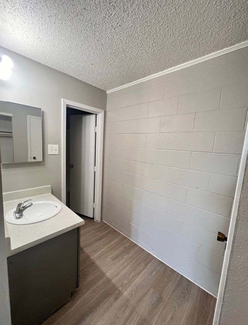Baton Rouge Apartment: 7626 Airline Highway