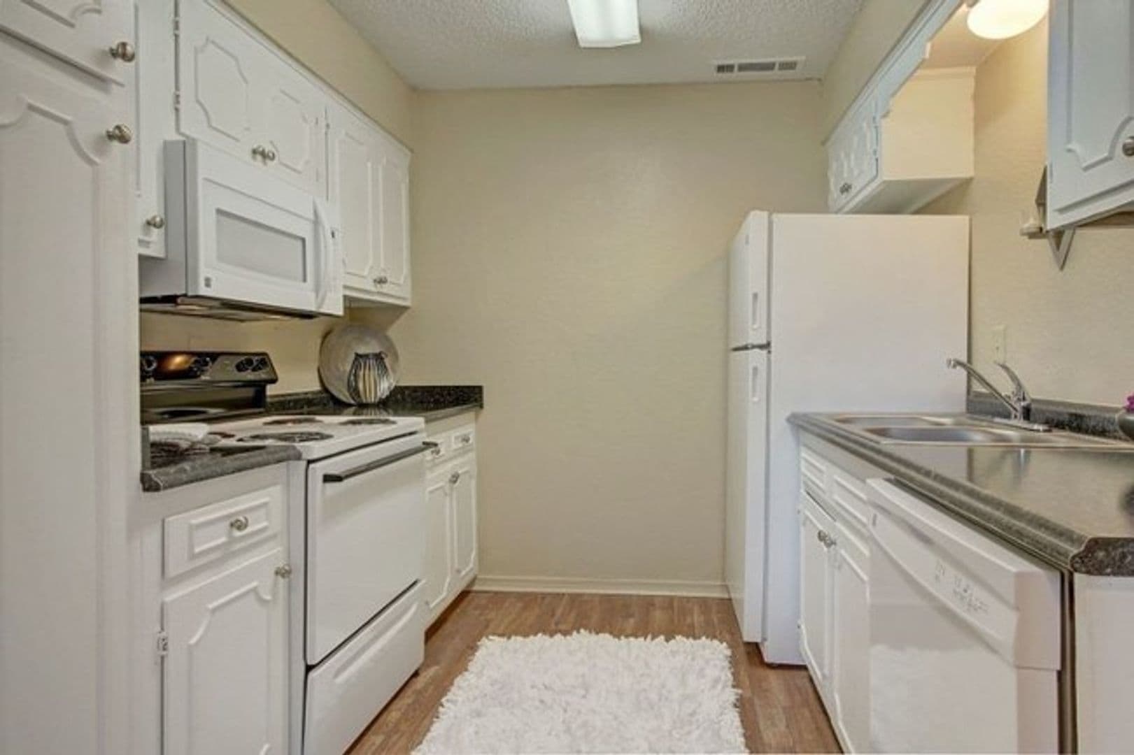 Tulsa Apartment: 5151 S Utica Ave