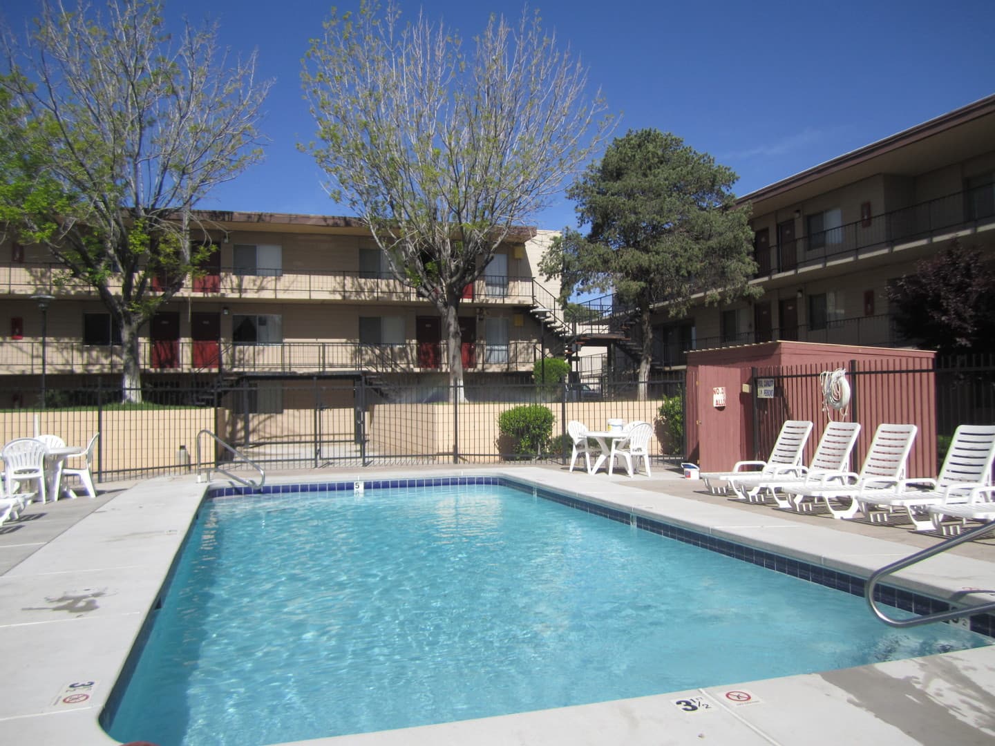 Albuquerque Apartment: 6230 Indian School Rd NE