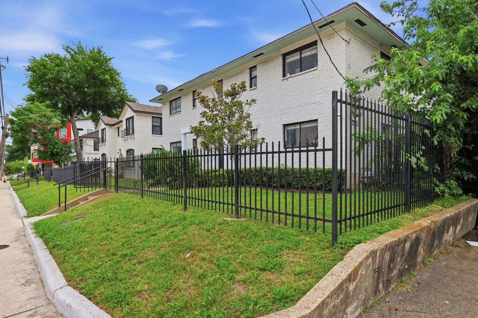 Dallas Apartment: 2313 N. Fitzhugh Ave