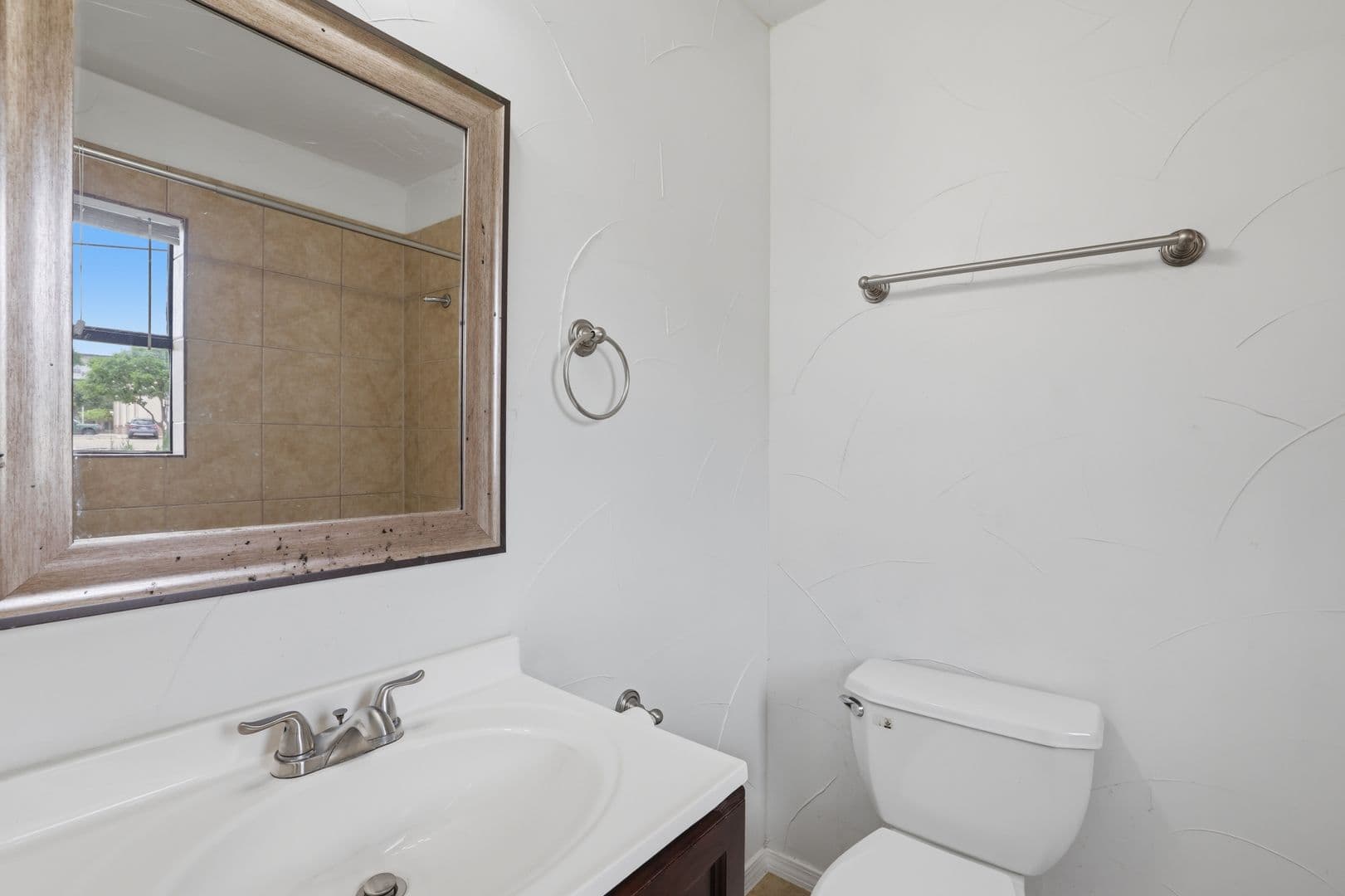 Dallas Apartment: 2313 N. Fitzhugh Ave