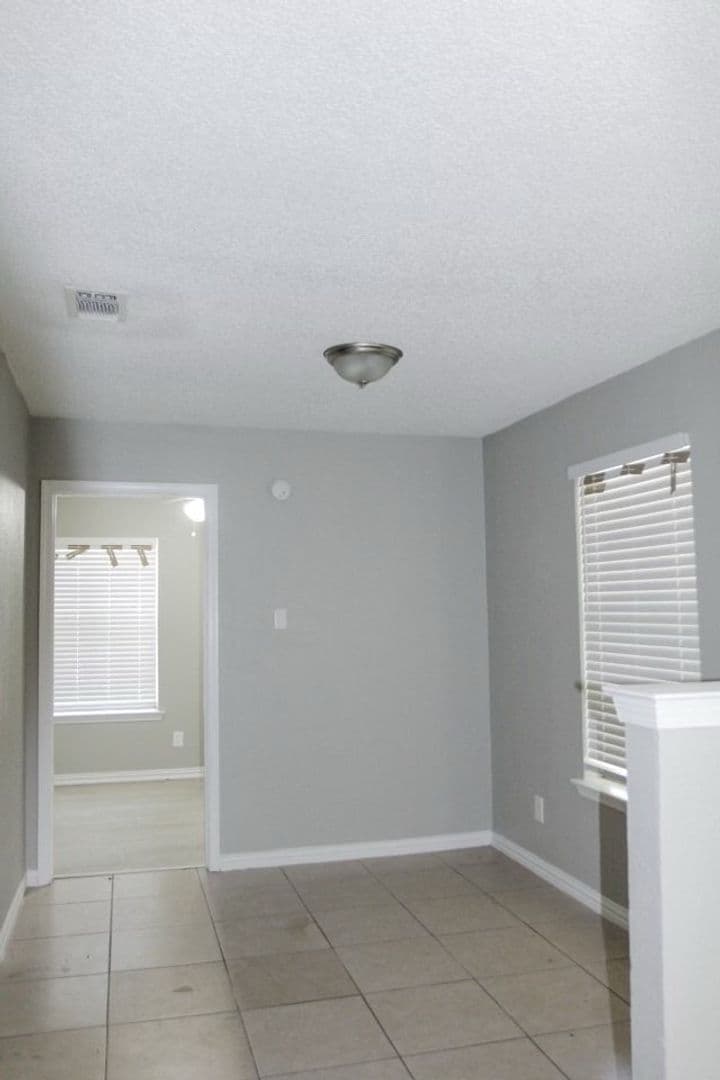 Arlington House: 412 B Hollandale Circle