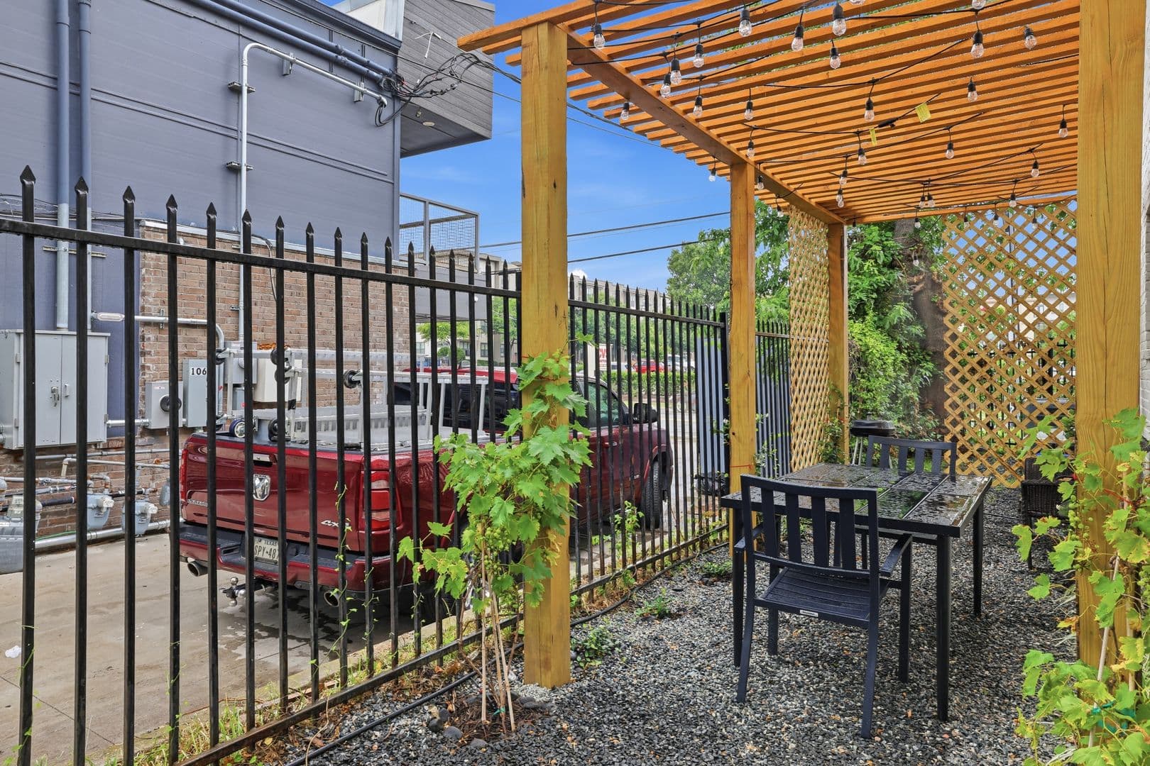 Dallas Apartment: 2313 N. Fitzhugh Ave