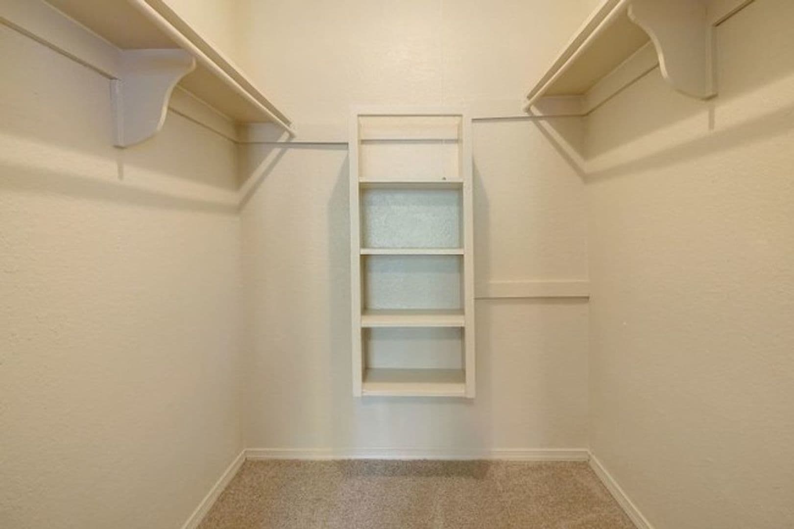 Tulsa Apartment: 5151 S Utica Ave