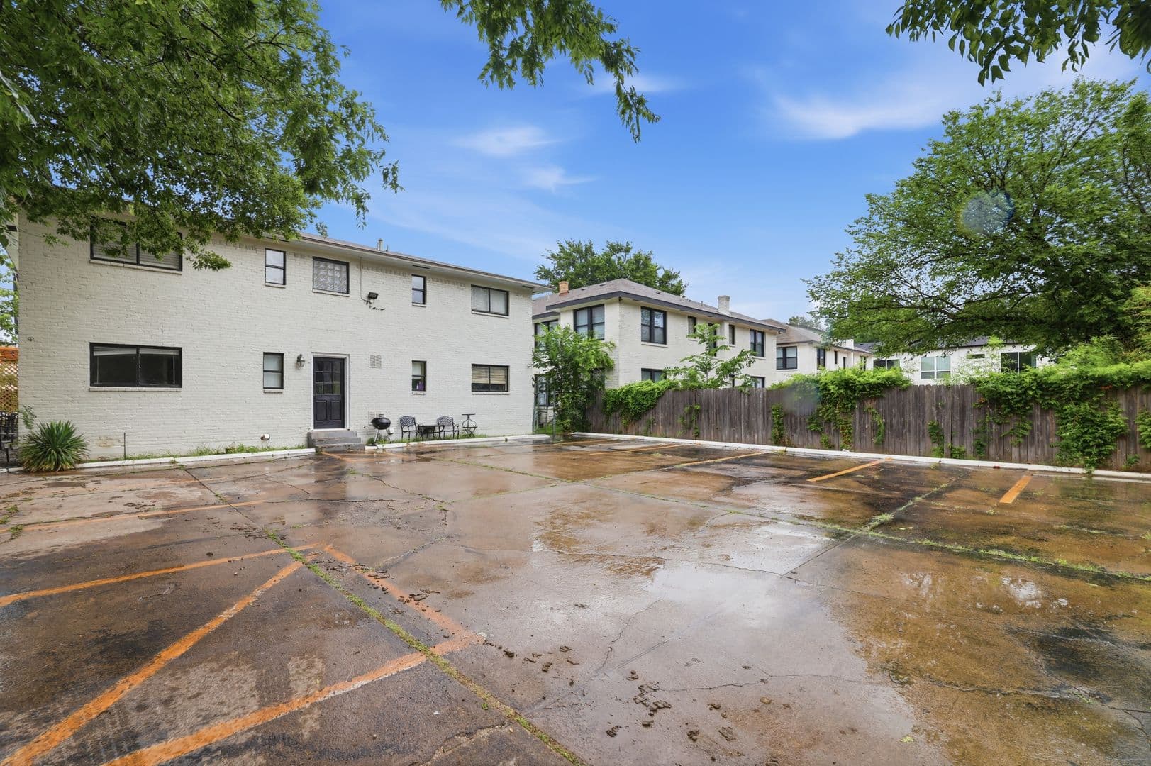 Dallas Apartment: 2313 N. Fitzhugh Ave