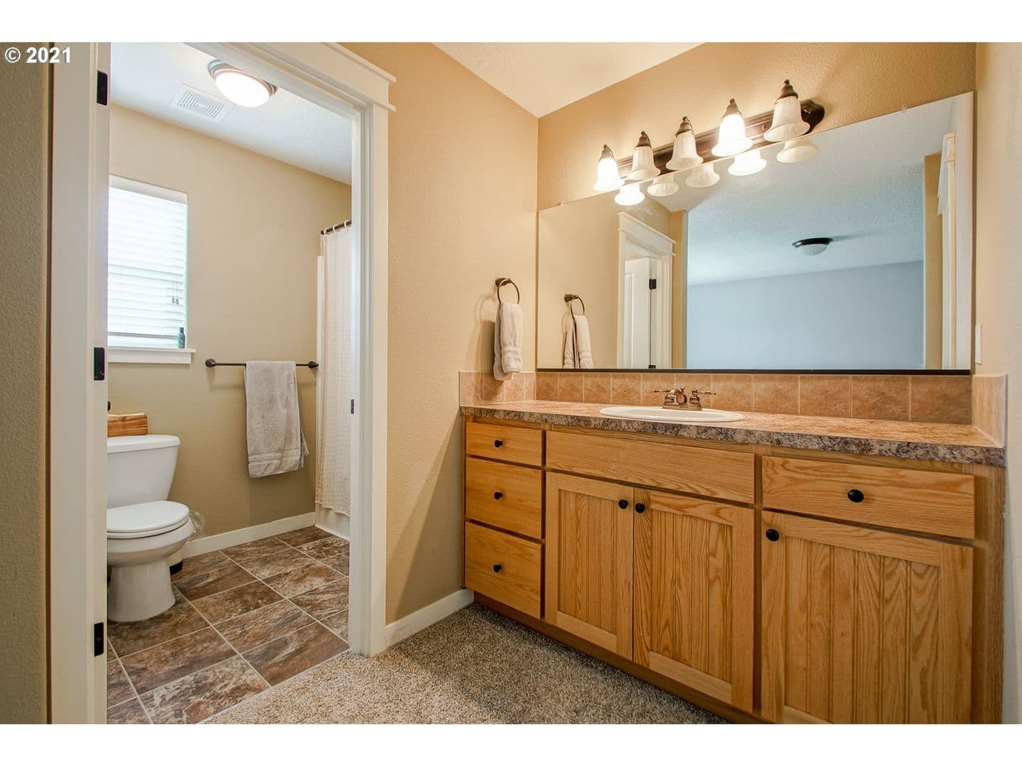 Newberg House: 568 Donna Drive