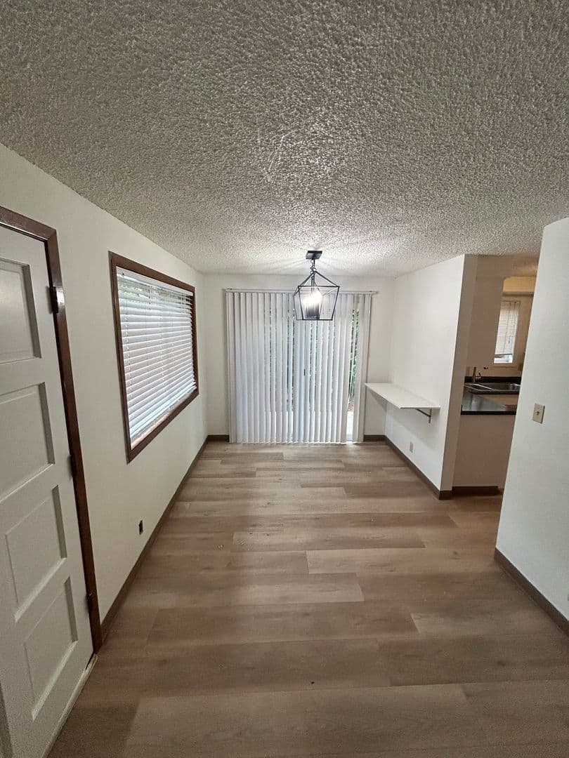 McMinnville House: 1006 NE 27th St