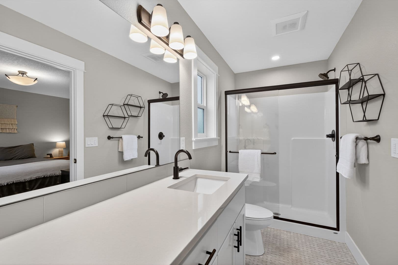 McMinnville House: 184 NW Brookside Street