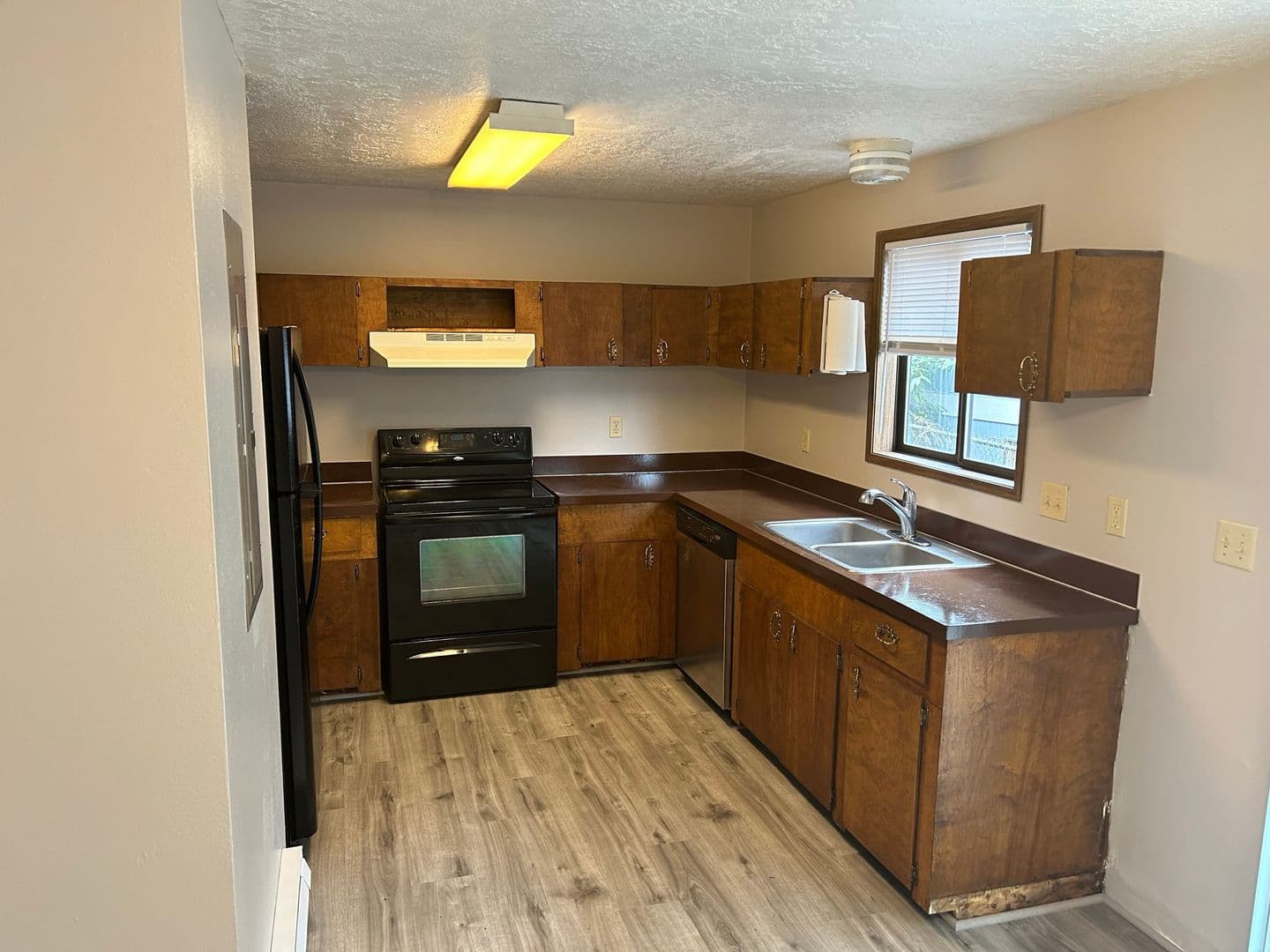 McMinnville Apartment: 1033 SE Ford St