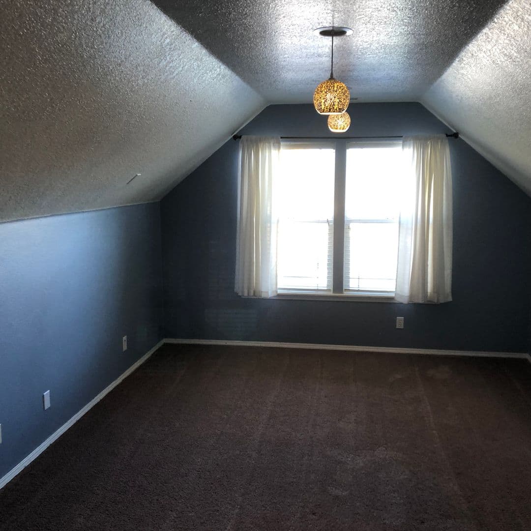 McMinnville House: 2687 NW Oakridge Drive