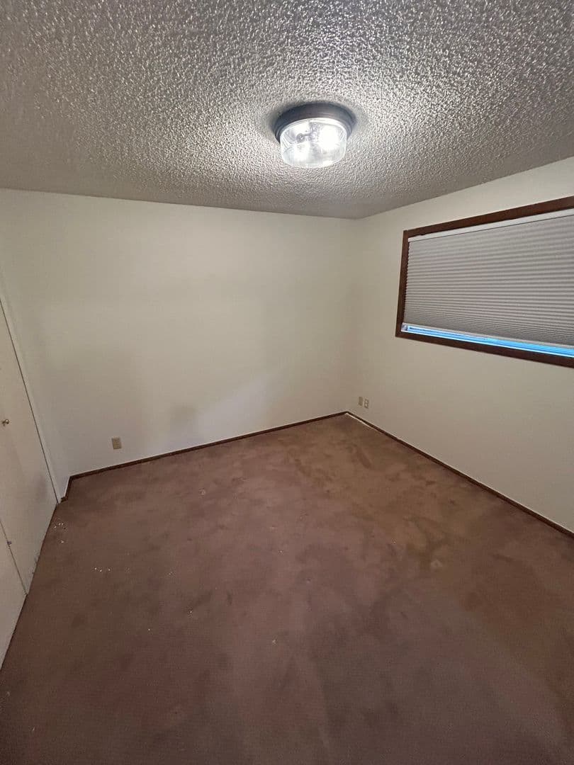 McMinnville House: 1006 NE 27th St