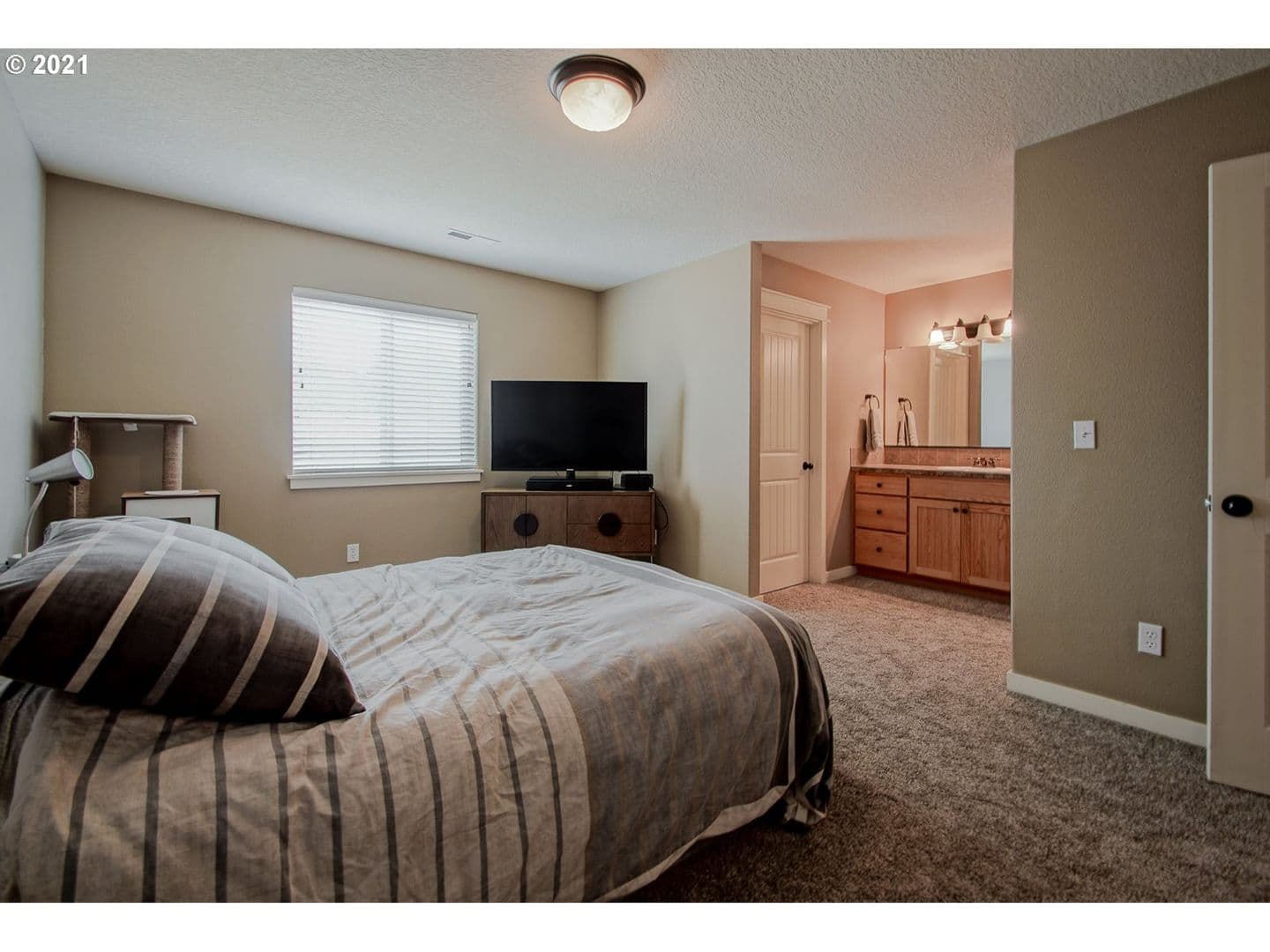 Newberg House: 568 Donna Drive