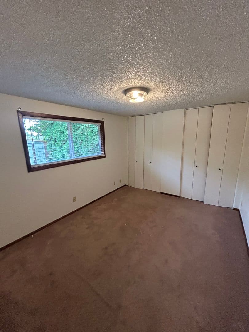 McMinnville House: 1006 NE 27th St