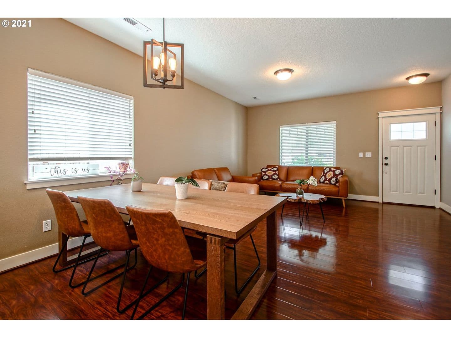 Newberg House: 568 Donna Drive