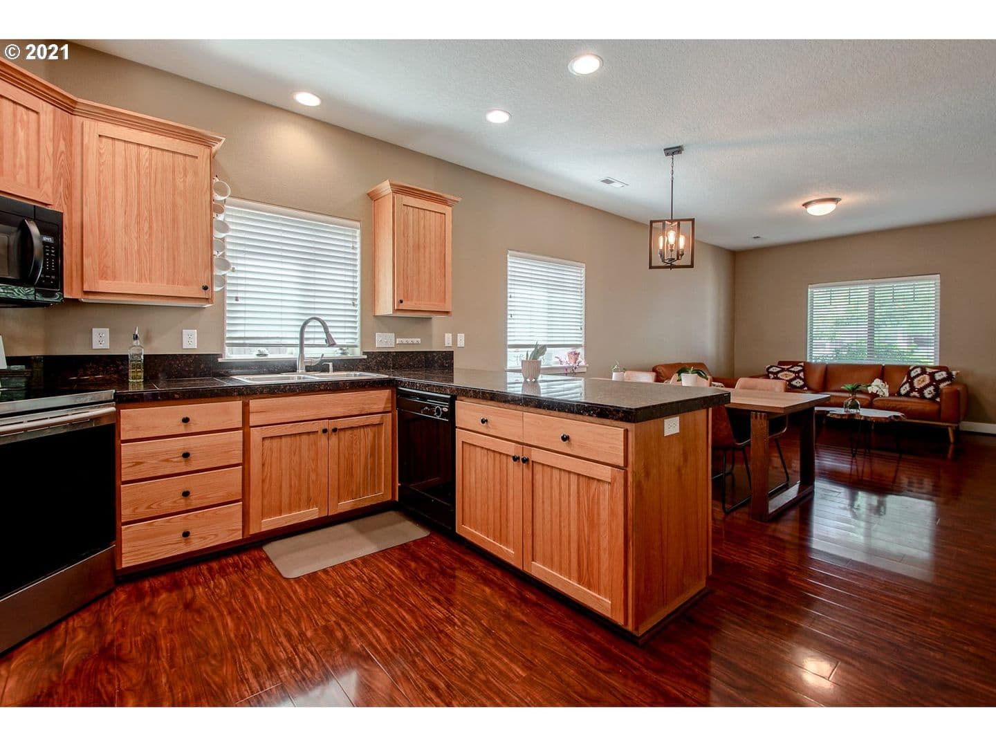 Newberg House: 568 Donna Drive