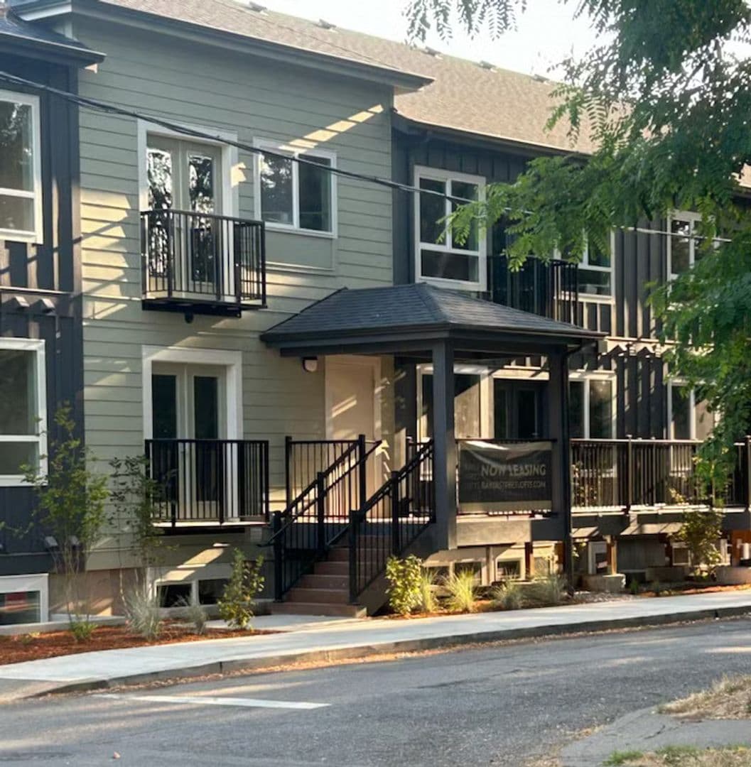 McMinnville Apartment: 110 SE Handley St.