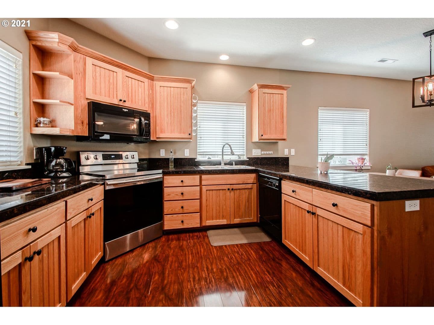 Newberg House: 568 Donna Drive