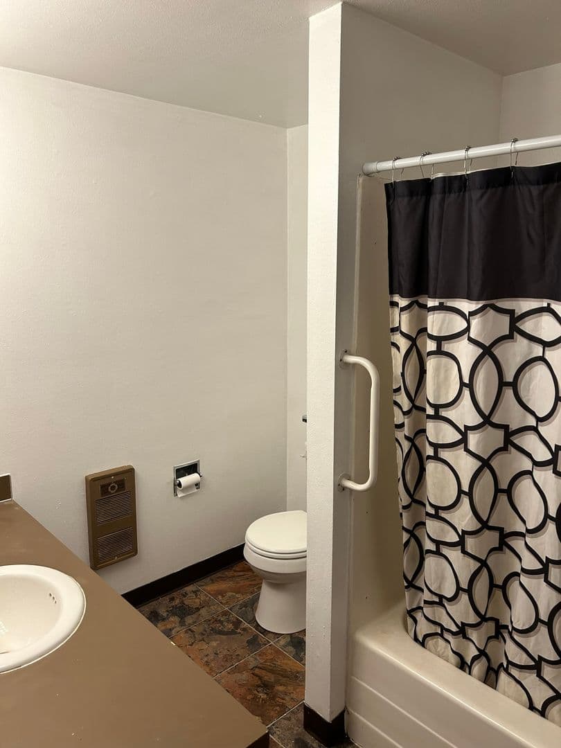 McMinnville Apartment: 1033 SE Ford St
