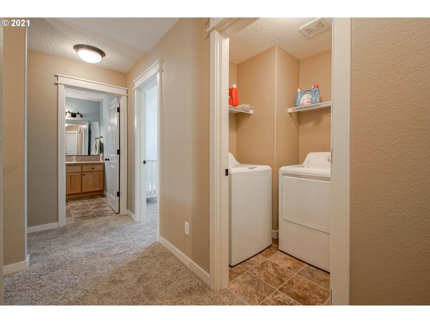 Newberg House: 568 Donna Drive