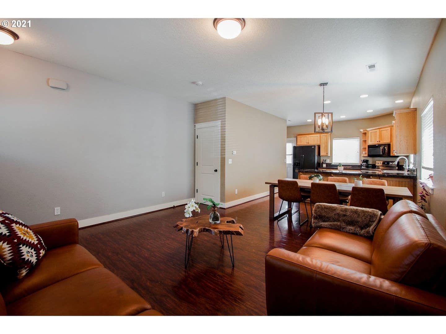 Newberg House: 568 Donna Drive