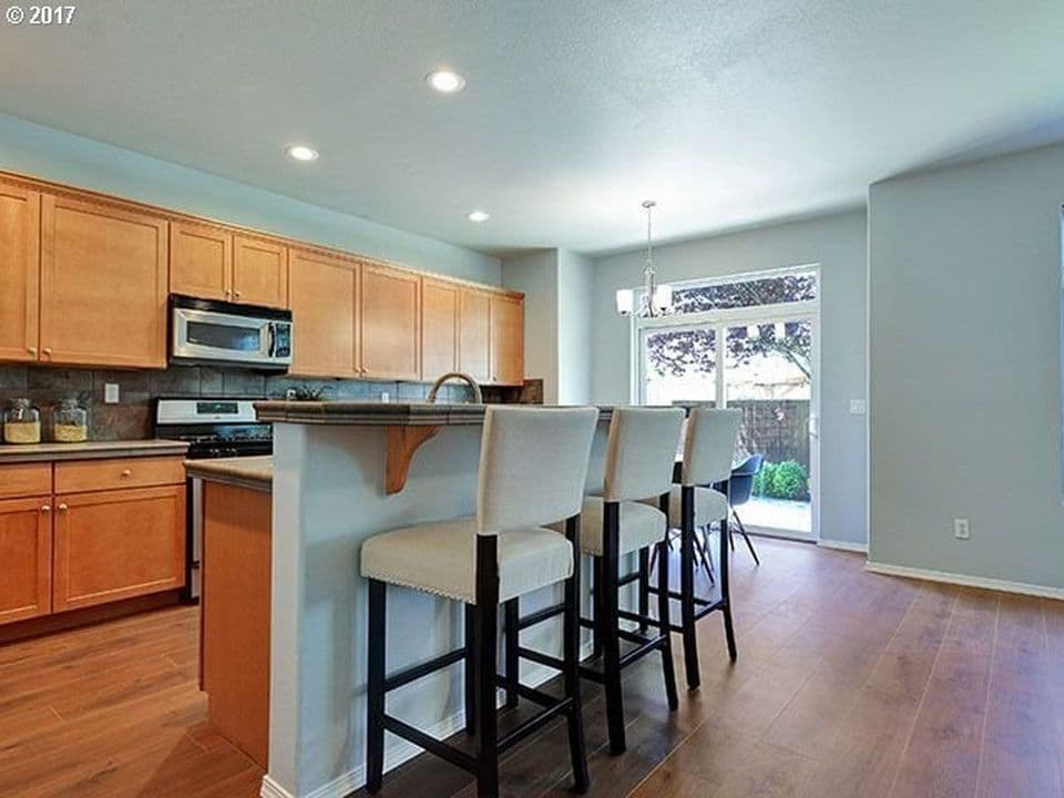 Newberg House: 251 Burl Street