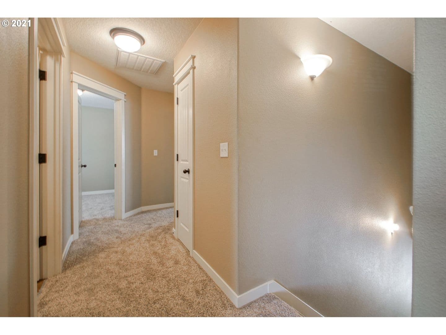 Newberg House: 568 Donna Drive