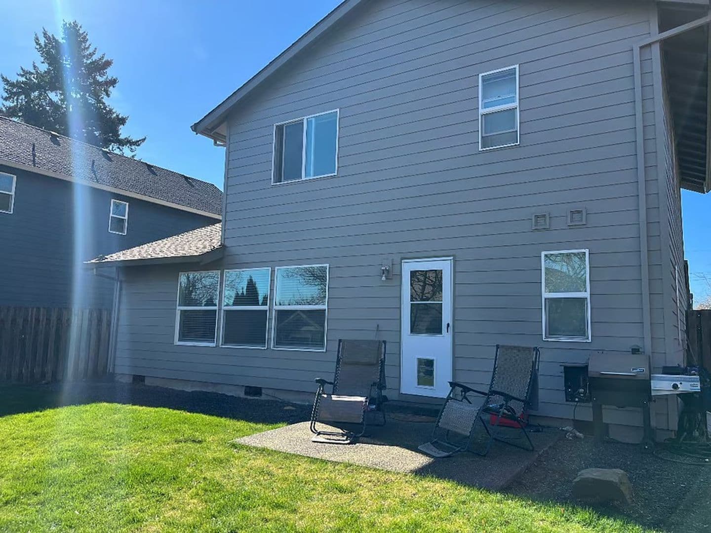 Dundee House: 220 SW 3rd Street