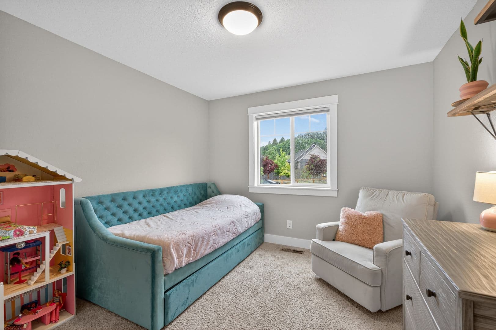 McMinnville House: 184 NW Brookside Street