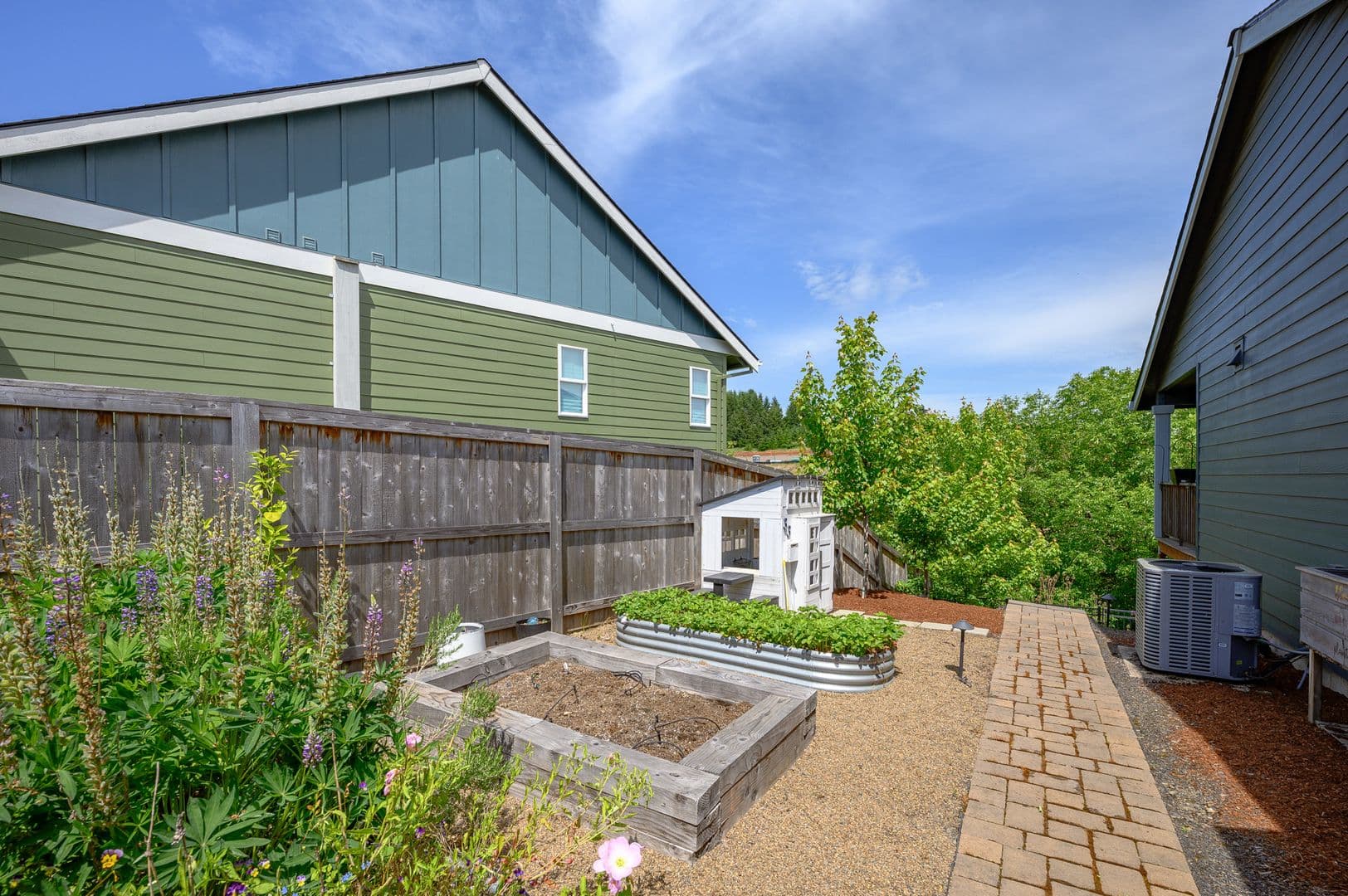 McMinnville House: 184 NW Brookside Street