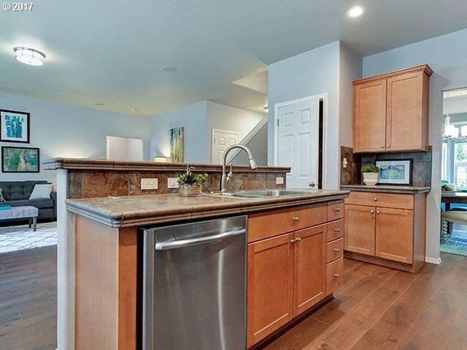 Newberg House: 251 Burl Street