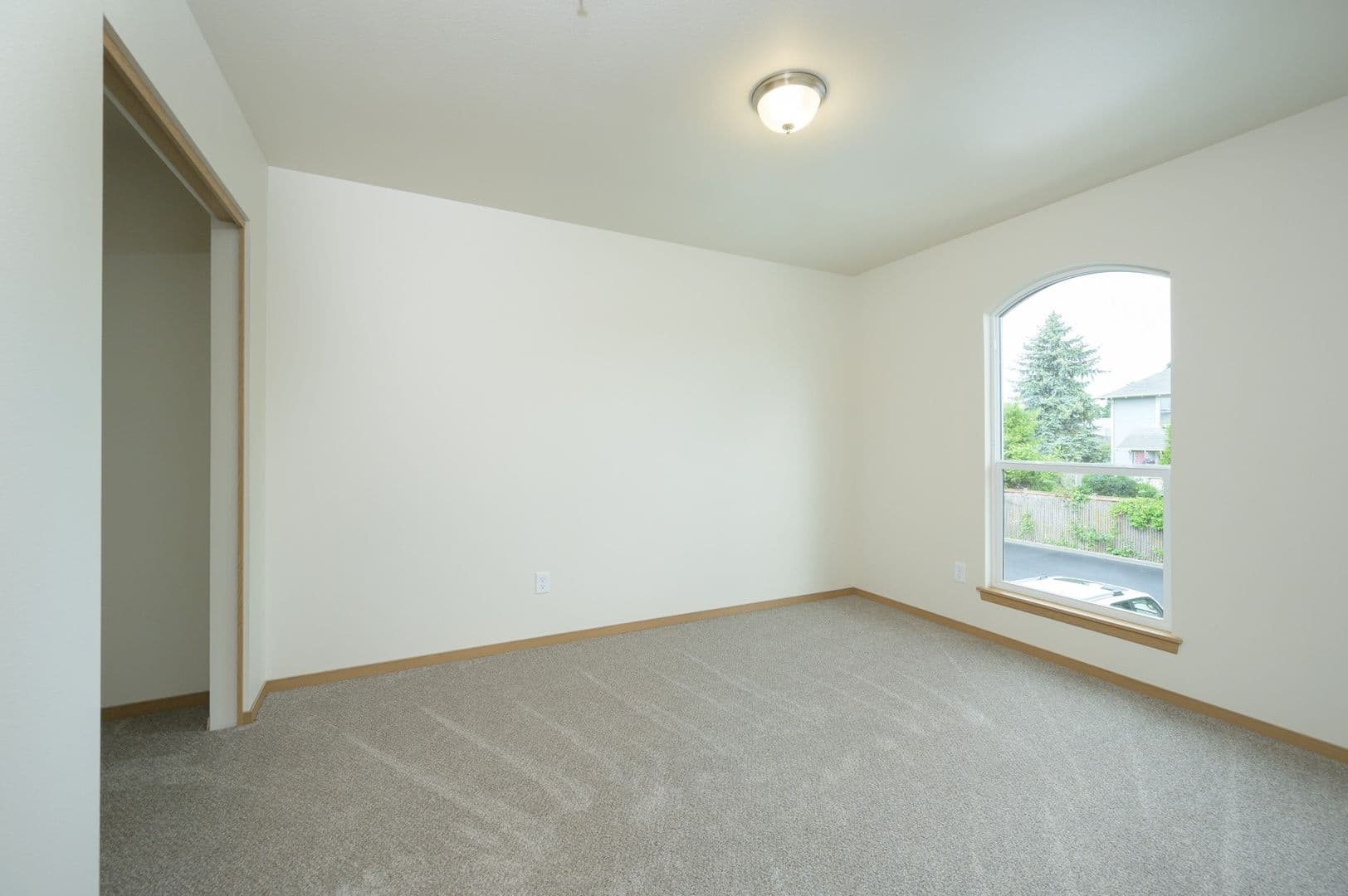 McMinnville Apartment: 1025 NE 1st St.