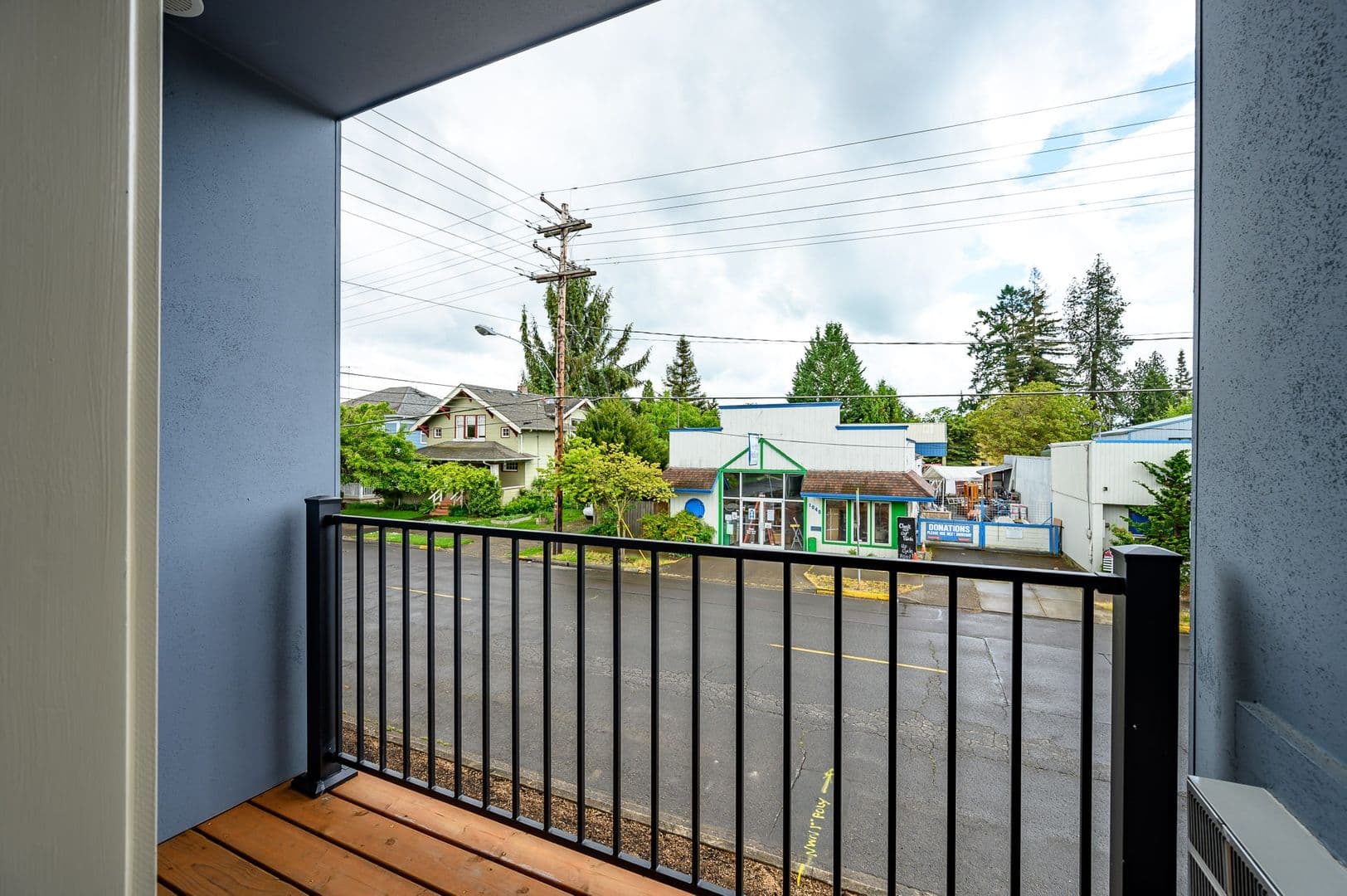 McMinnville Apartment: 1025 NE 1st St.