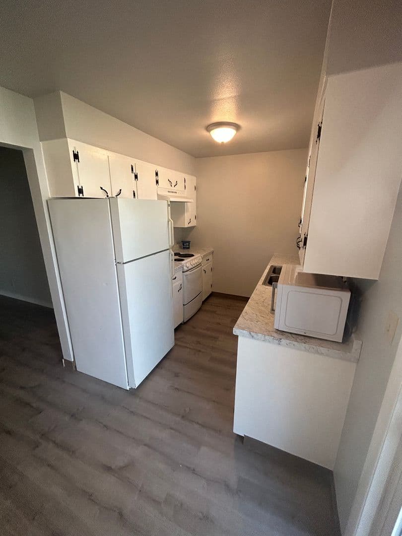 McMinnville Apartment: 319 NE 17th Street