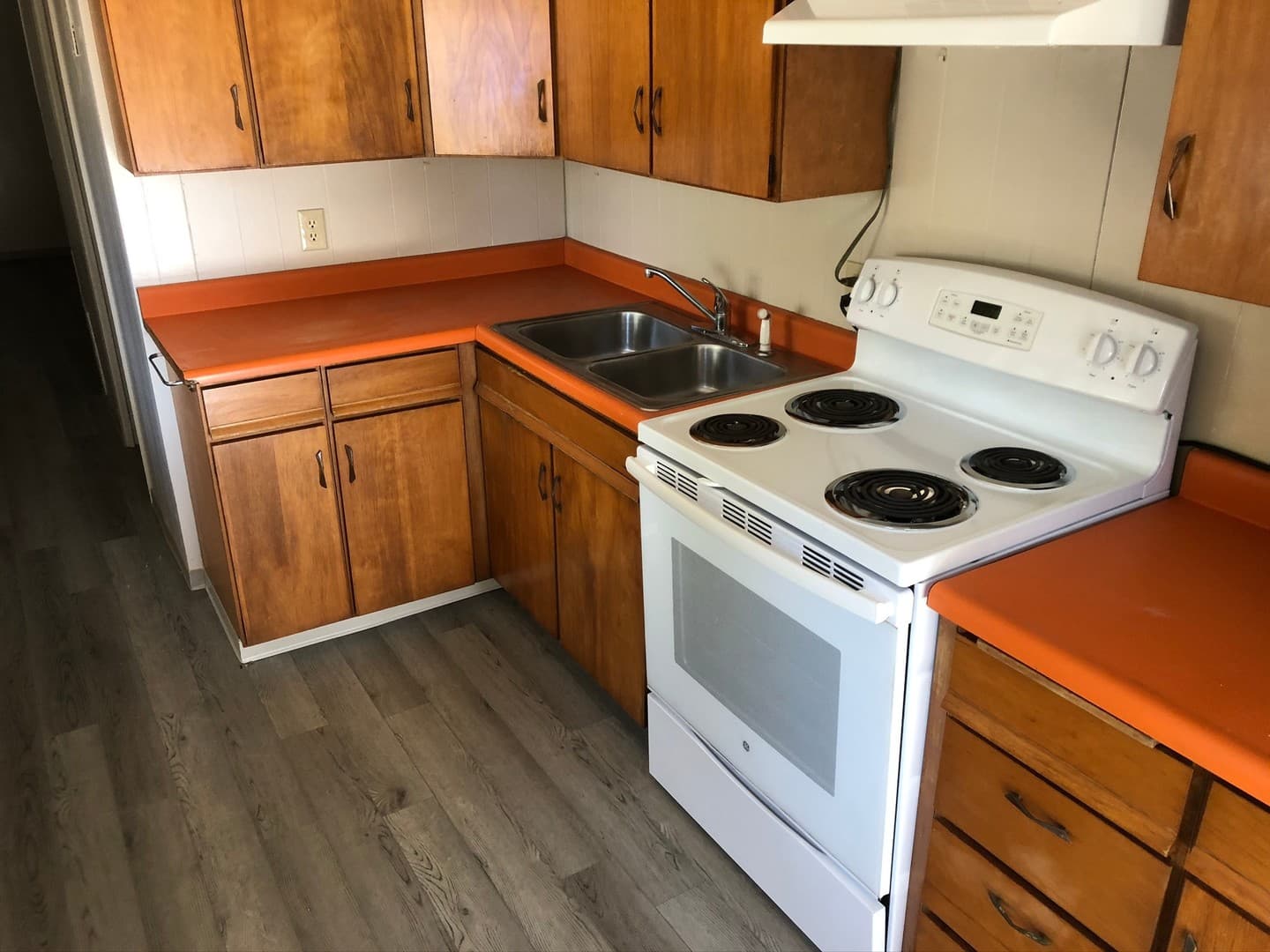 McMinnville House: 562 SE Davis Street