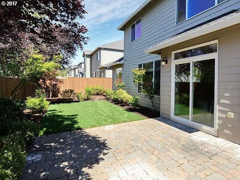 Newberg House: 251 Burl Street