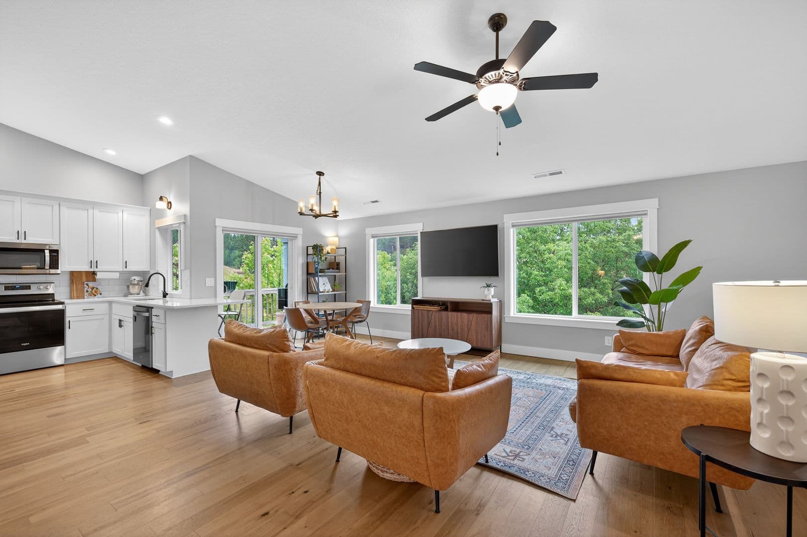 McMinnville House: 184 NW Brookside Street