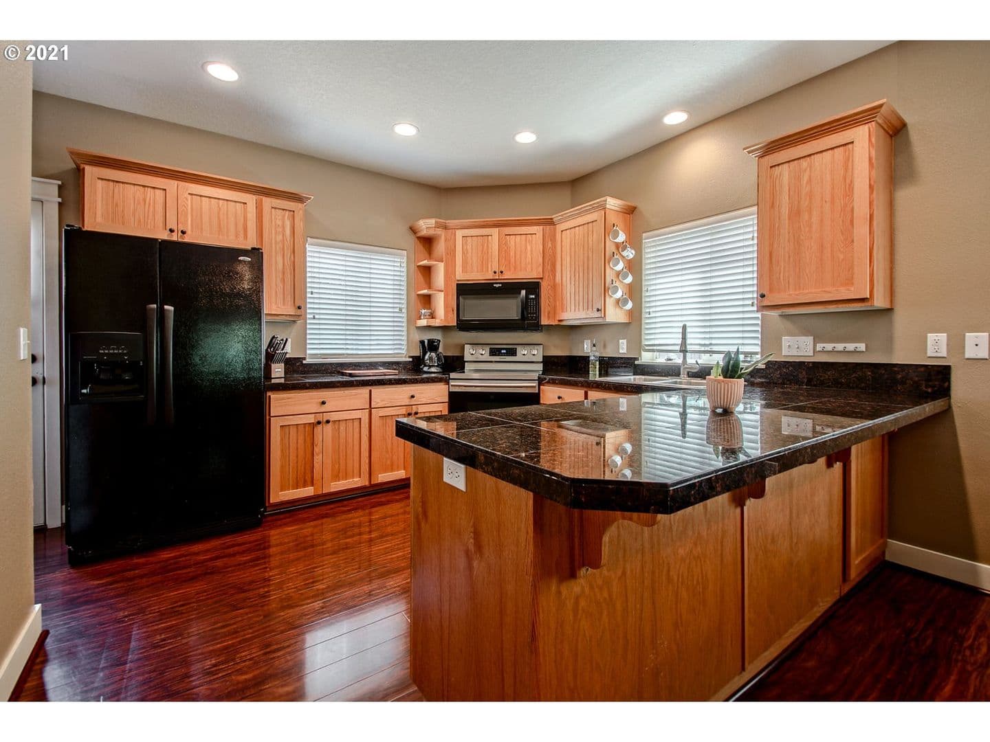 Newberg House: 568 Donna Drive