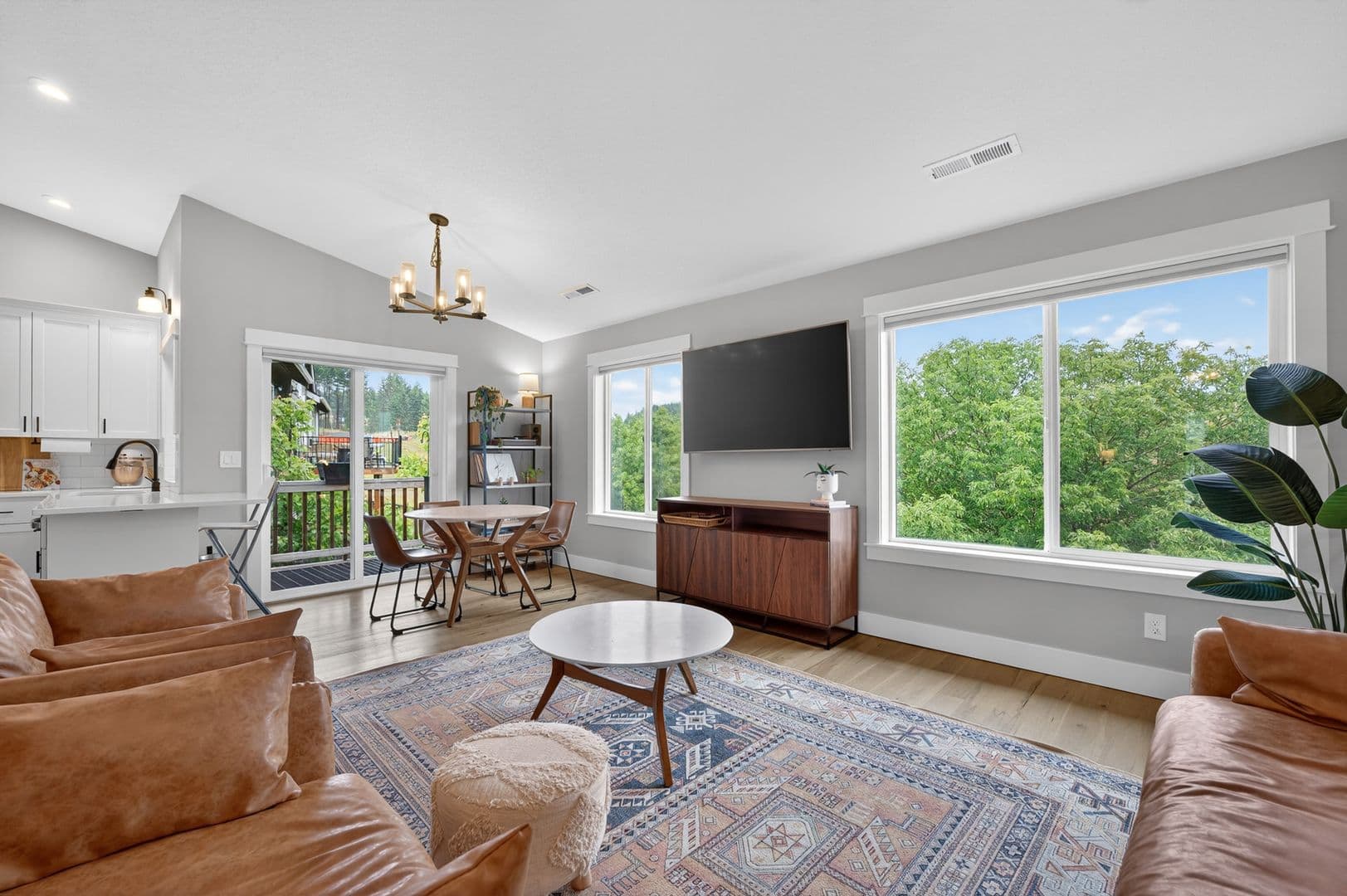 McMinnville House: 184 NW Brookside Street