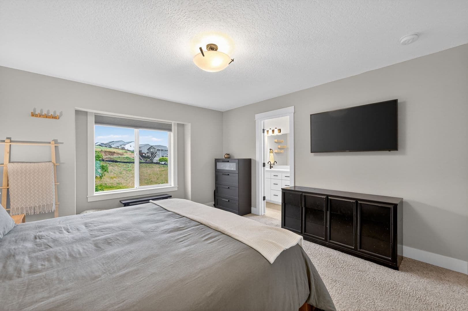 McMinnville House: 184 NW Brookside Street