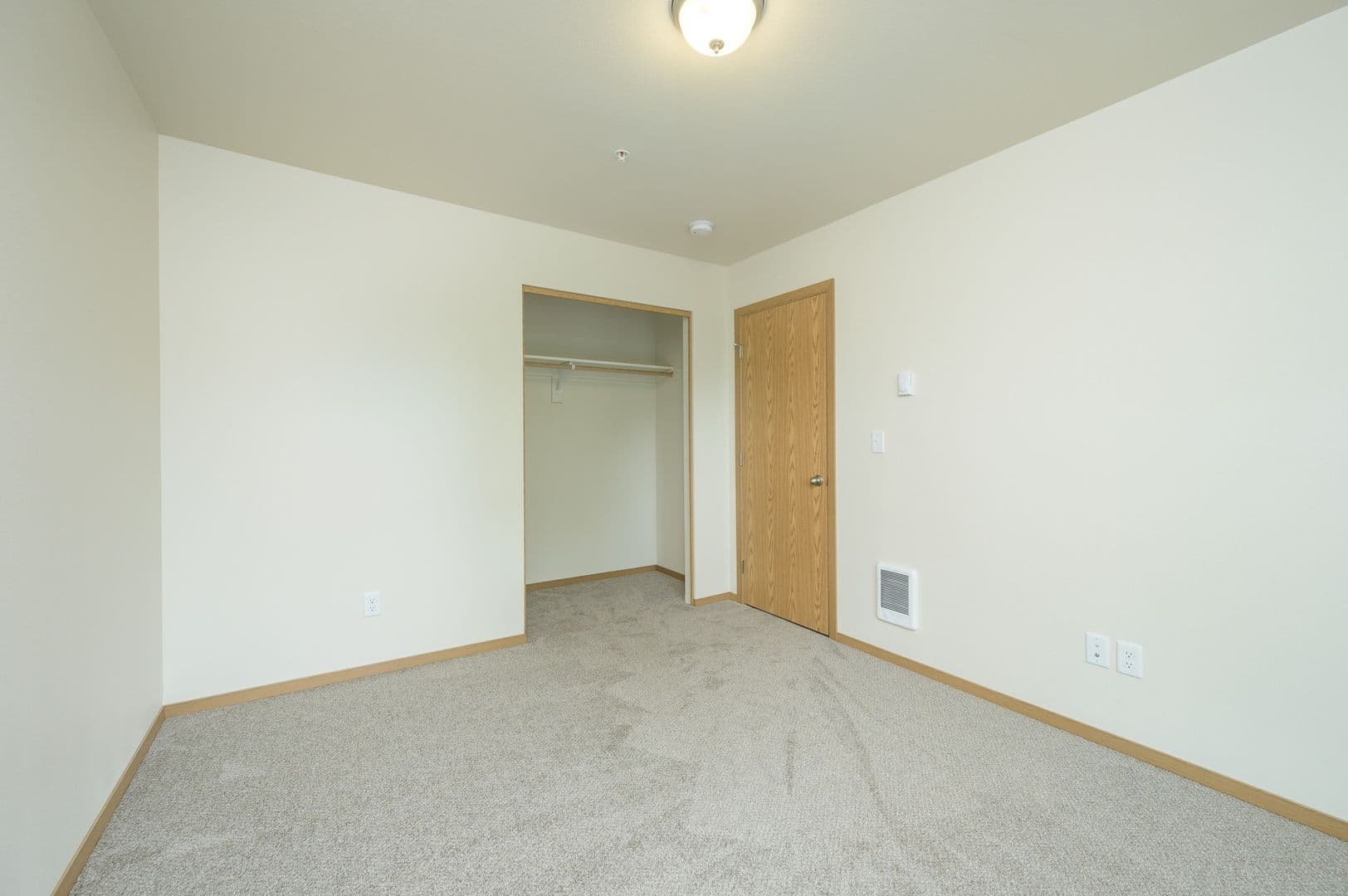 McMinnville Apartment: 1025 NE 1st St.