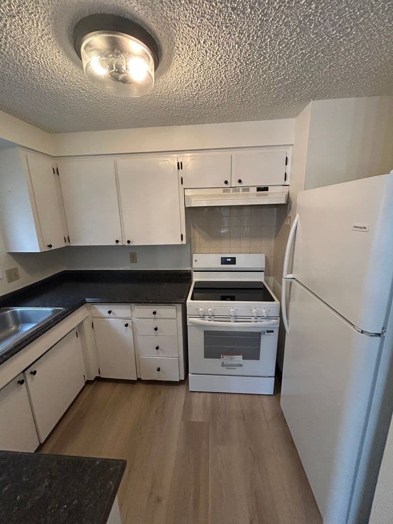 McMinnville House: 1006 NE 27th St
