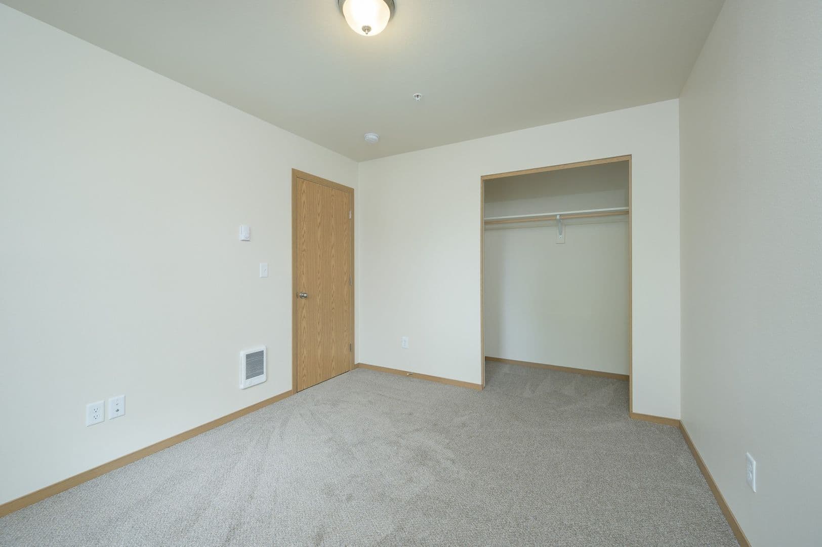 McMinnville Apartment: 1025 NE 1st St.