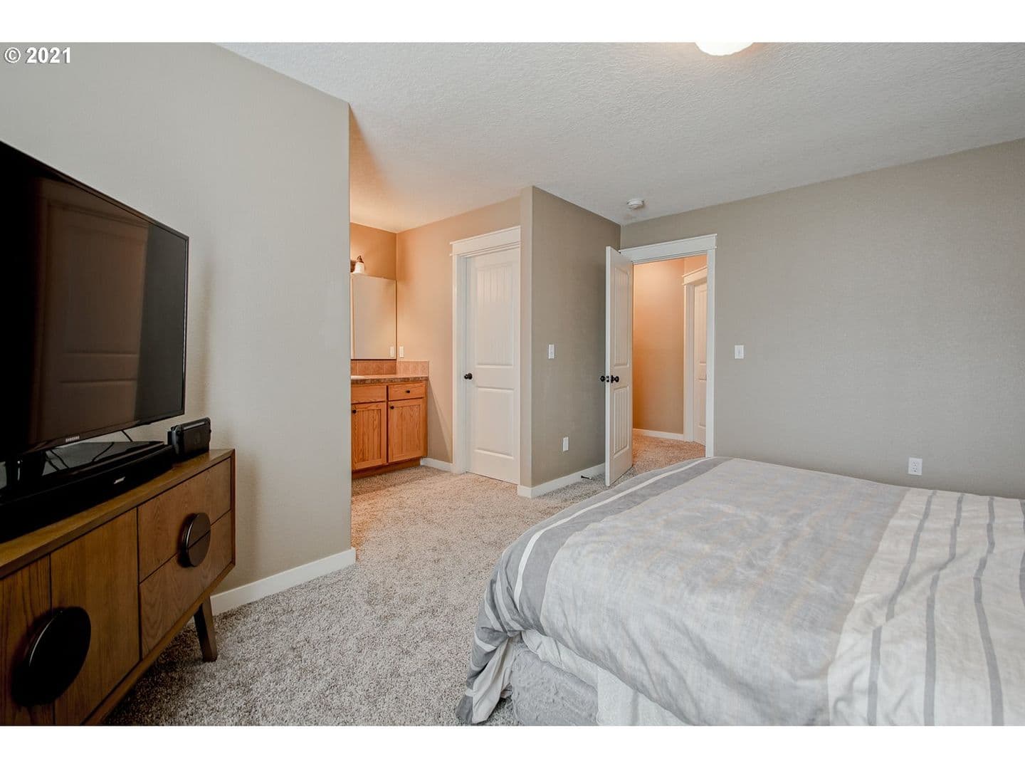 Newberg House: 568 Donna Drive