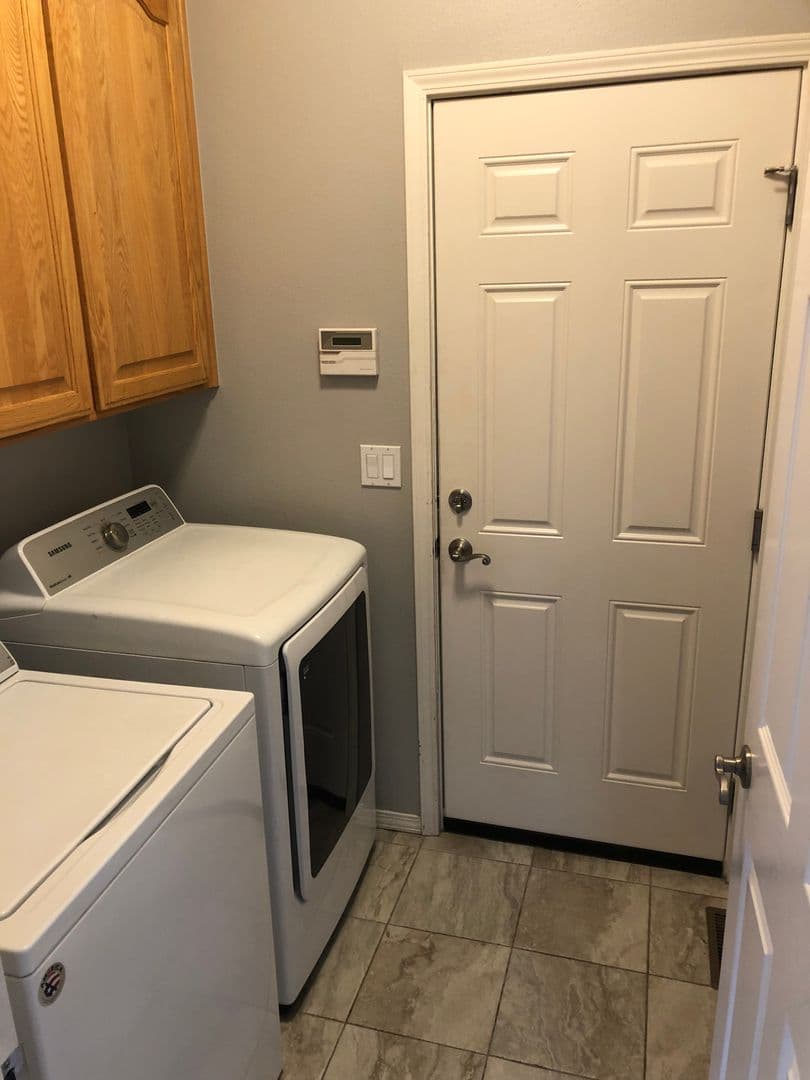 McMinnville House: 2687 NW Oakridge Drive