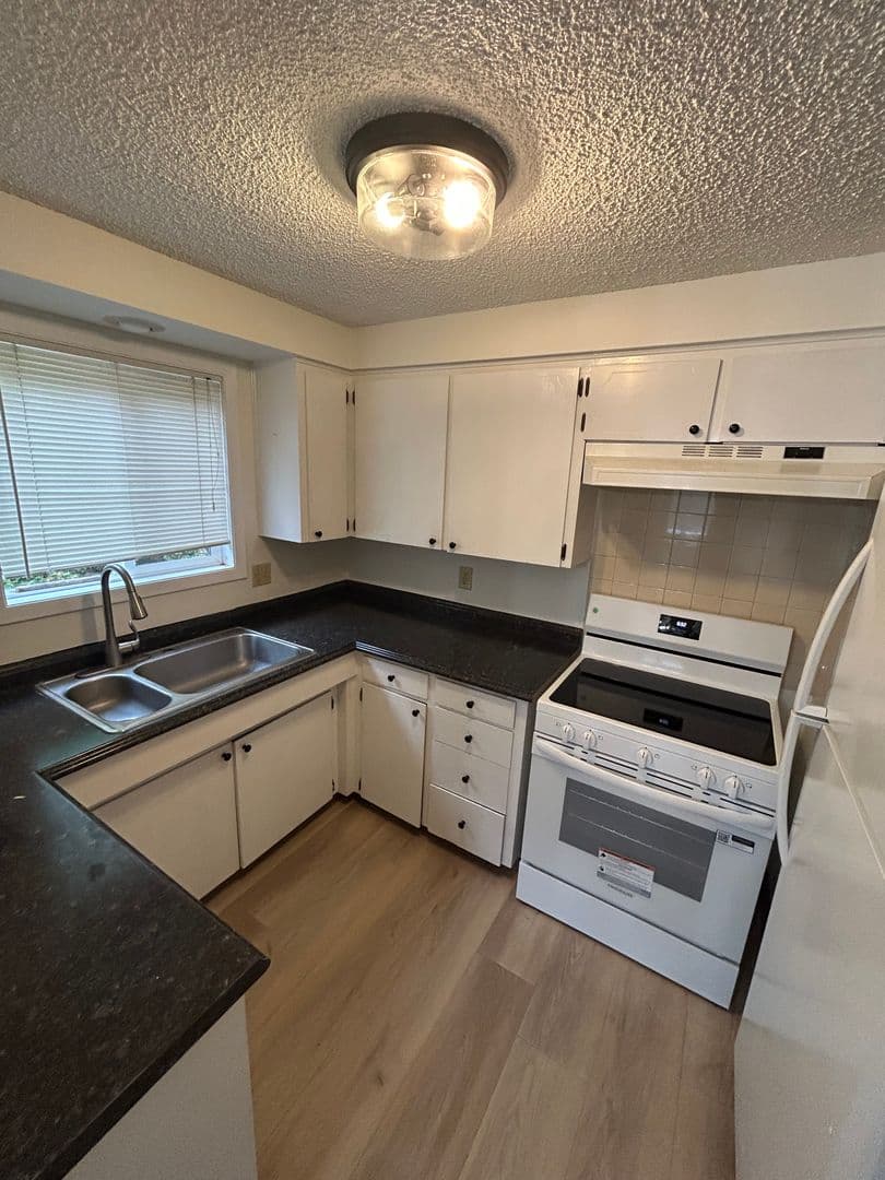 McMinnville House: 1006 NE 27th St