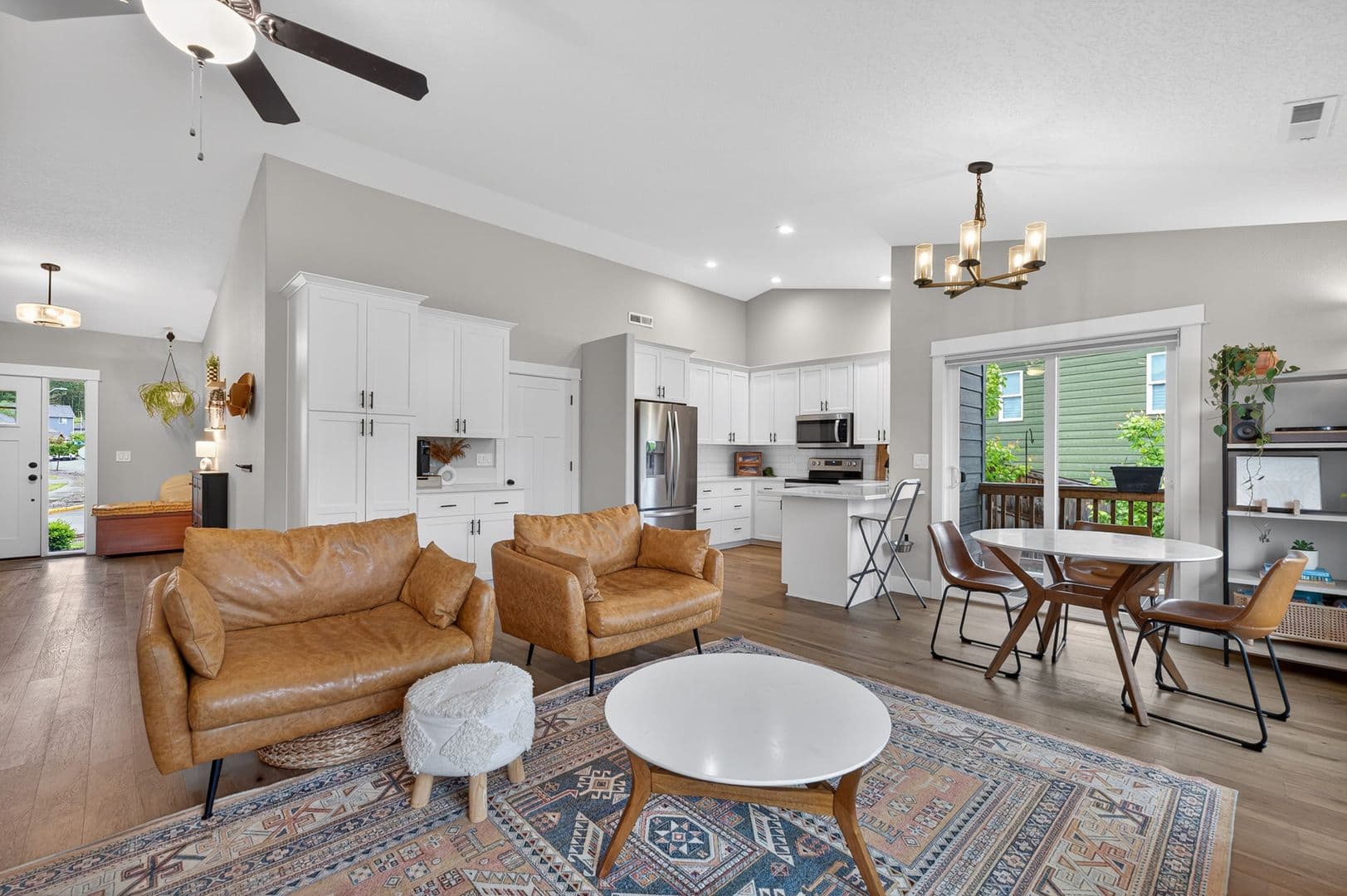 McMinnville House: 184 NW Brookside Street