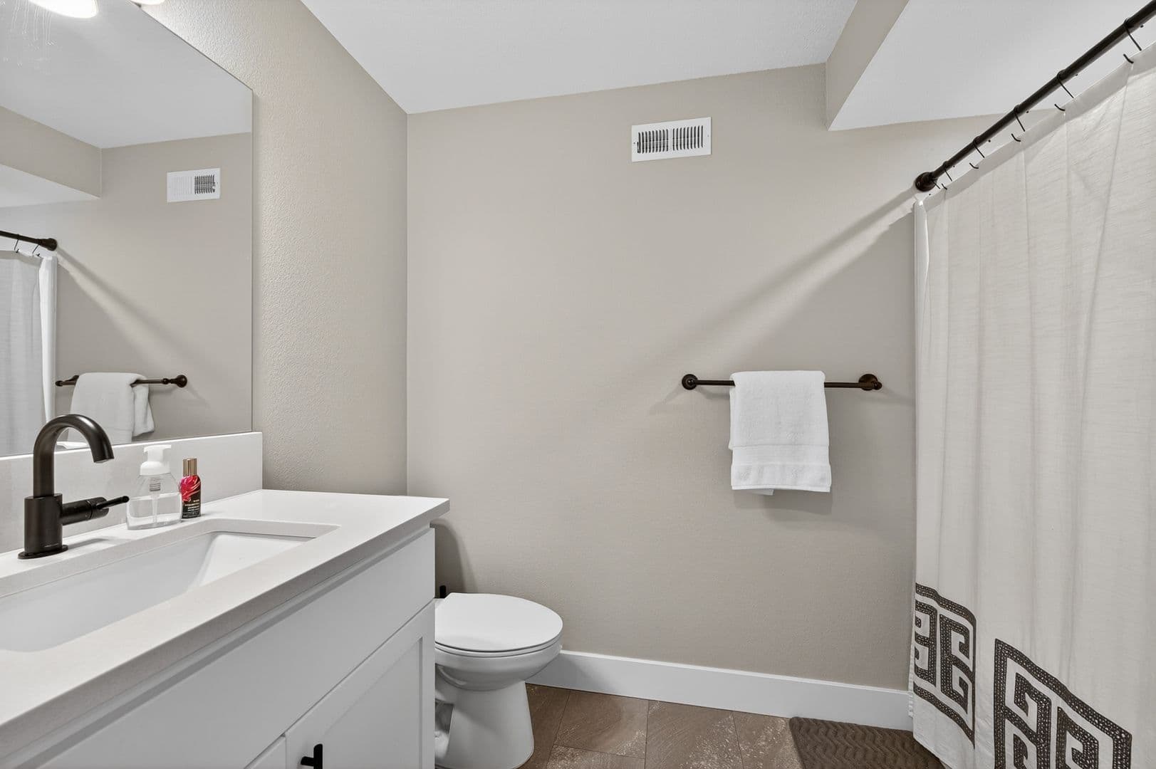 McMinnville House: 184 NW Brookside Street