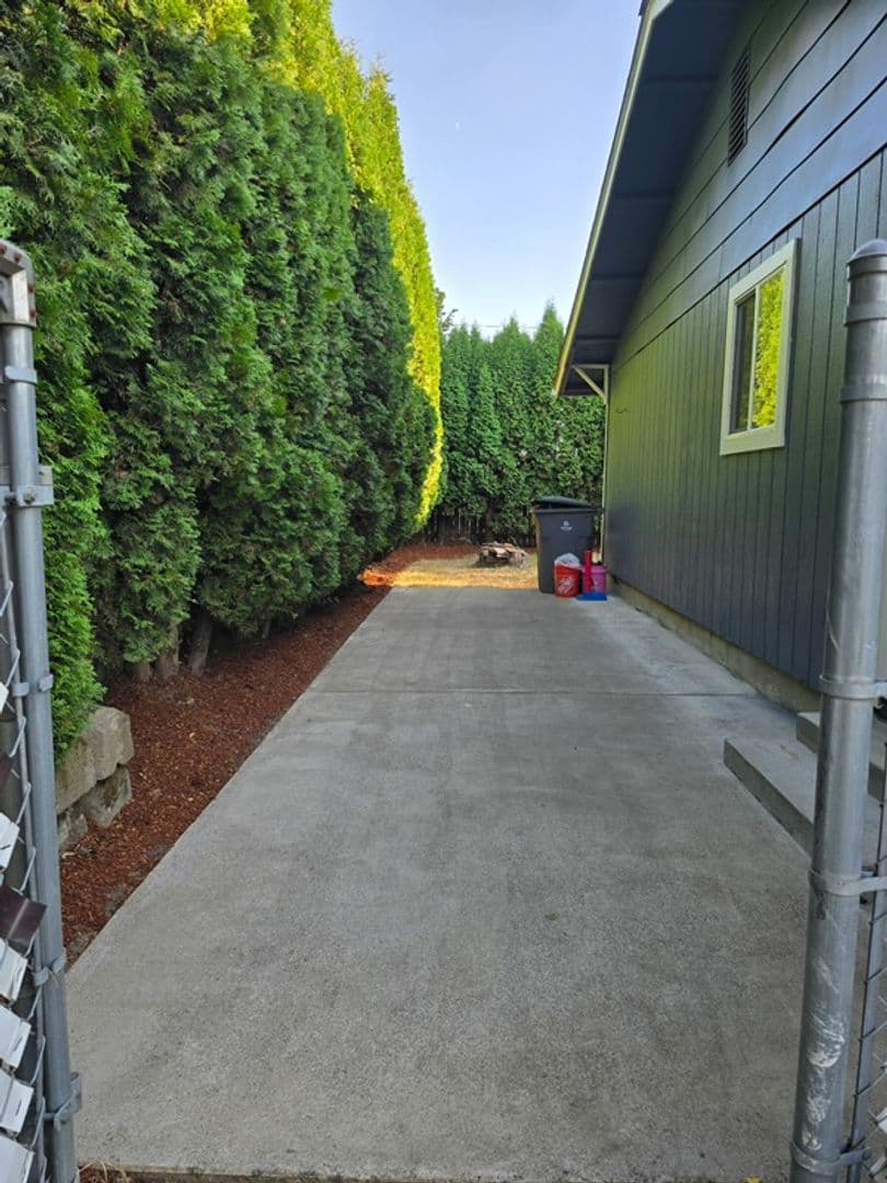 McMinnville House: 1006 NE 27th St