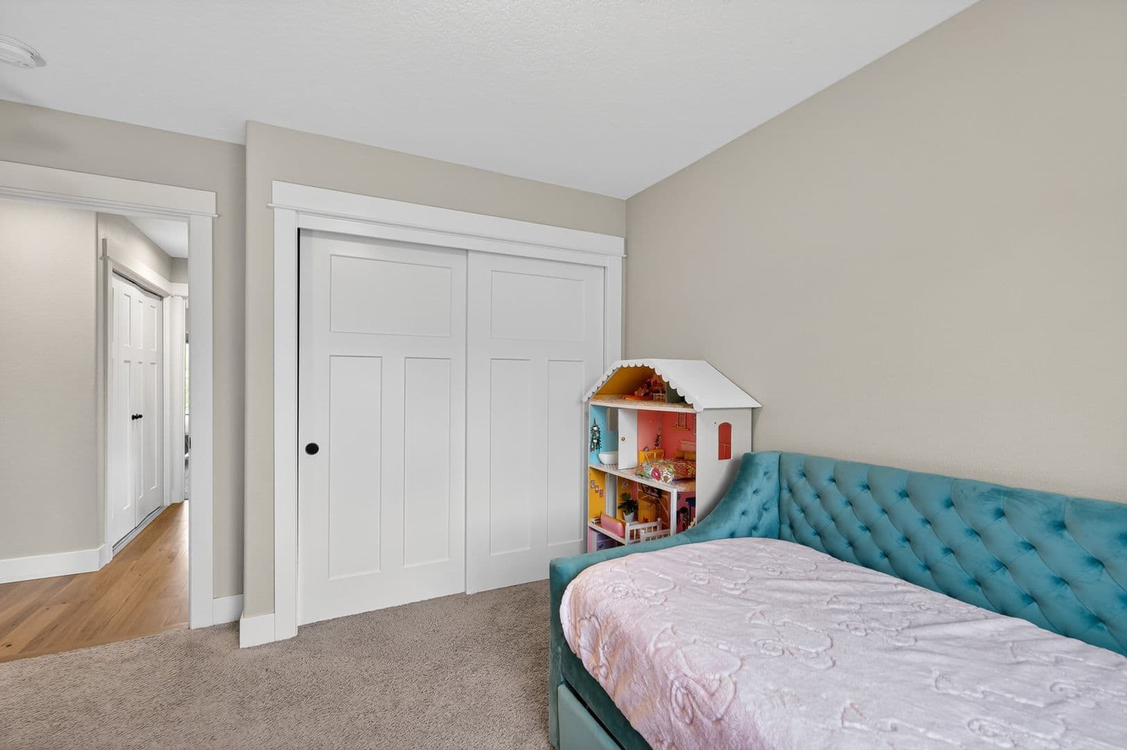 McMinnville House: 184 NW Brookside Street